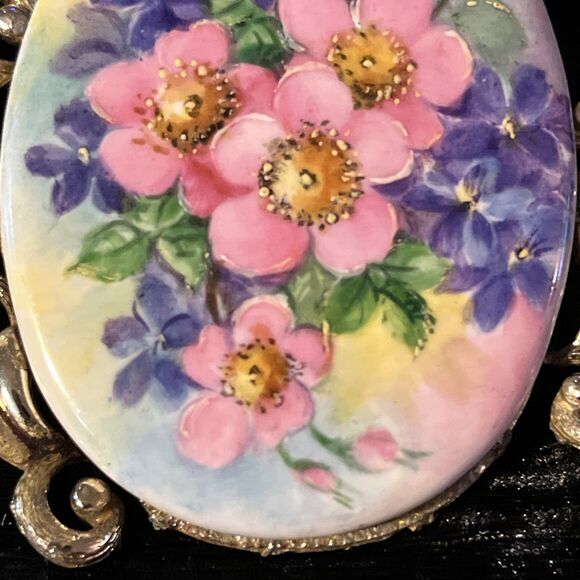 Beautiful Vintage Hand Painted Floral Porcelain Brooch Ornate Silver Tone Frame - Picture 3 of 6